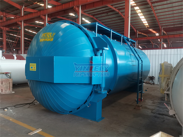 <b>2.5米*6米大型橡胶海上护舷硫化罐</b>